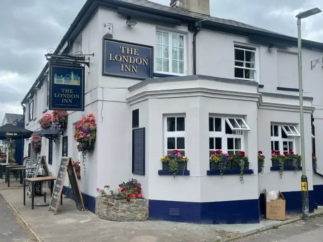 External Decoration of the London Inn